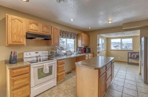Deadwood House | Spacious Lead Home W/2 full connected units w/option of privacy