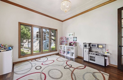 Eden Prairie House | Spacious Luxurious 5 bedroom home with beautiful bluff views!