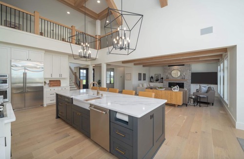 Sioux Falls House | Spacious Luxury Retreat – Private Pool, Gym, 5 Ensuite Bedrooms