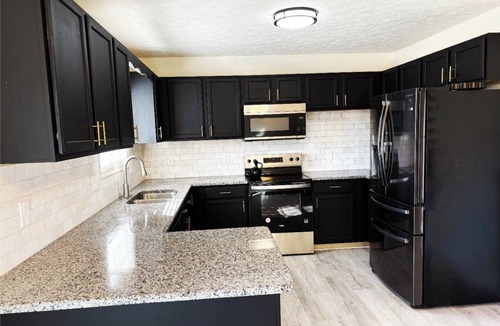 Martinsburg House | Spacious Martinsburg Ranch family friendly home. Near Hospital, I-81 & Downtown.