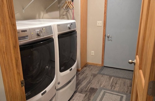 Kahoka Apartment | Spacious master 3-bedroom apartment in Kahoka, MO