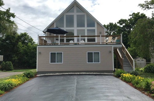 Branford House | Spacious Modern Beach House, perfect for families