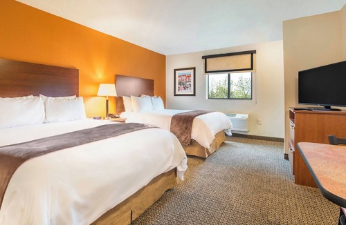 Davenport Hotel | Spacious, Pet-Friendly Room w/Kitchen – Just 10 Mins to Riverside Park