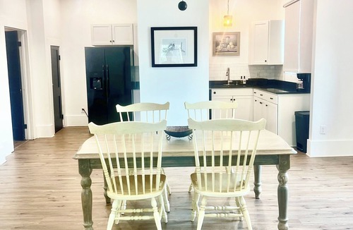 Clanton House | Spacious Remodeled Downtown Retreat, Walk to Shops & Dining, Sleeps 12!