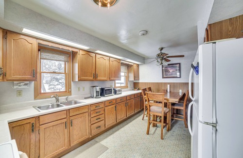 Glen House | Spacious Retreat w/Private Yard & Deck in Roscoe!