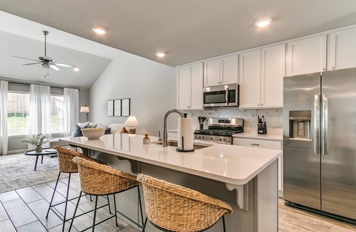 Broken Arrow House | Spacious Retreat with Vaulted Ceilings & Primary Suite!