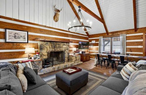 Fishers Hill House | Spacious Riverfront Cabin with Hot Tub Near Shenandoah River, Maurertown, Virginia