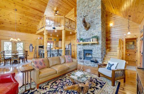 Maysville House | Spacious & Secluded Cabin: 25 Mi to Bentonville!