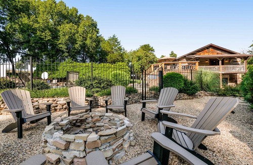 Kodak Cabin | Spacious Serene Cabin, Sleep 14, Pool, Hot Tub, Games