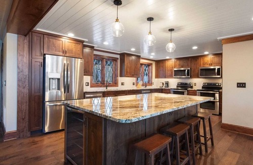 Beech Mountain Cabin | Spacious Ski-In/Ski-Out Chalet on Beech Mountain