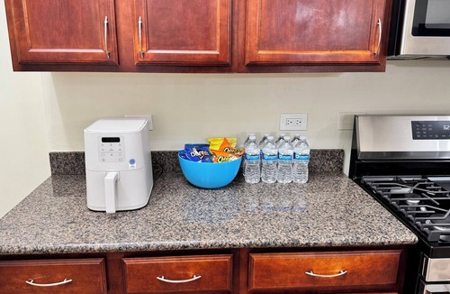 Skokie Condo | Spacious Skokie Retreat - 2BR/2BA - Mins to Chicago, mall & Train