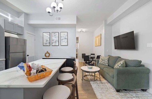 McGinley Square Apartment | Spacious Stay 3BR For 8 | MetLife,NYC & PATH Ready