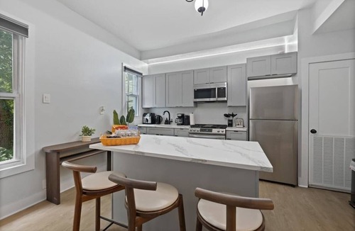 McGinley Square Apartment | Spacious Stay 3BR For 8 | MetLife,NYC & PATH Ready