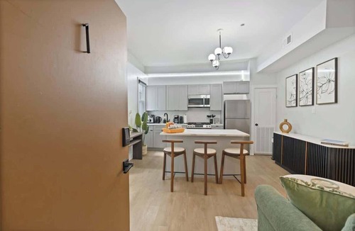 McGinley Square Apartment | Spacious Stay 3BR For 8 | MetLife,NYC & PATH Ready