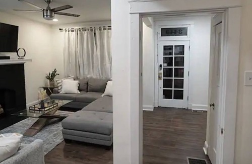 Tower Grove East House | Spacious STL Sleepaway-5BR/8beds