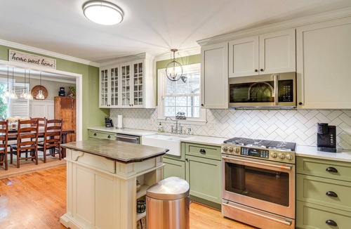 Taylors House | Spacious Taylors Home ~ 5 Mi to Dtwn Greenville!