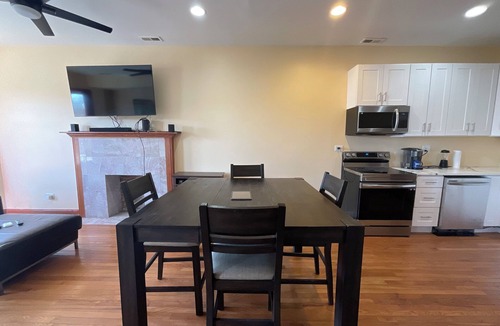 Woodlawn Condo | Spacious Three Bedroom Condo near University of Chicago