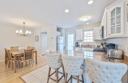 Village Green Condo | Spacious Townhouse near Cape May Harbor