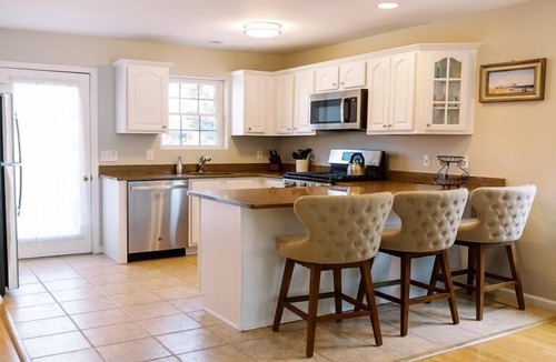 Village Green Condo | Spacious Townhouse near Cape May Harbor