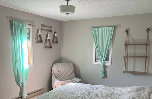 Ashley House | Spacious updated and modern home sleeps 13+