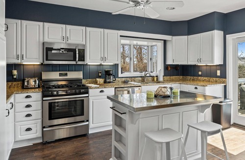 Fontana-on-Geneva Lake House | Spacious Home w/Hot Tub, Quick Walk to Fontana Nightlife, Marina, Dining, & Abbey Resort