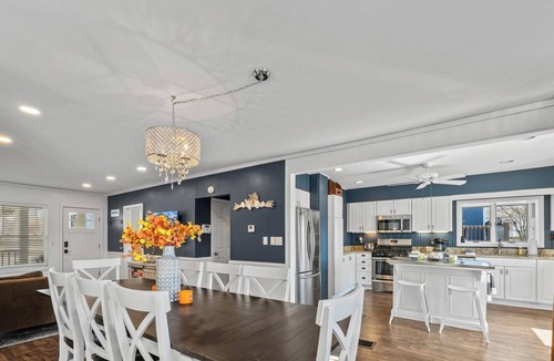 Fontana-on-Geneva Lake House | Spacious Home w/Hot Tub, Quick Walk to Fontana Nightlife, Marina, Dining, & Abbey Resort