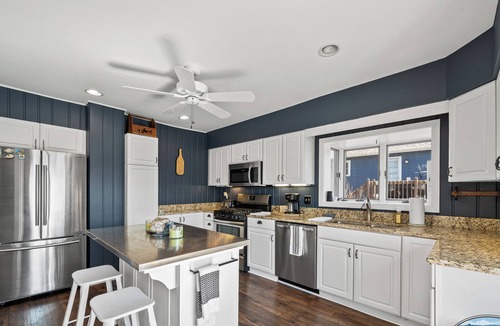 Fontana-on-Geneva Lake House | Spacious Home w/Hot Tub, Quick Walk to Fontana Nightlife, Marina, Dining, & Abbey Resort