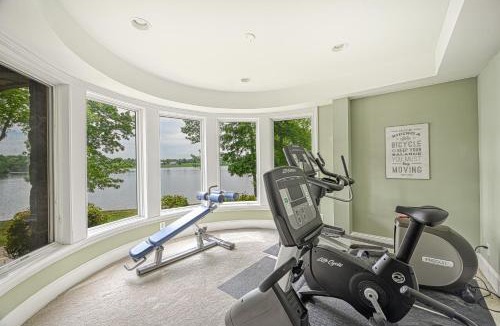 Mineral House | Spacious waterfront house with private hot tub, sauna, pool table