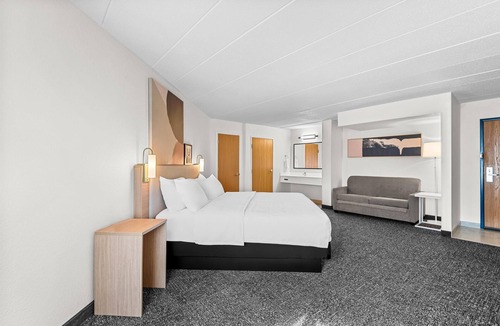 Cedar Falls Hotel | Spark by Hilton Cedar Falls