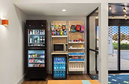 Wichita Hotel | Spark by Hilton Wichita East