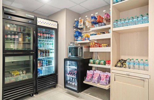 Bettendorf Hotel | Spark by Hiton Bettendorf Quad Cities
