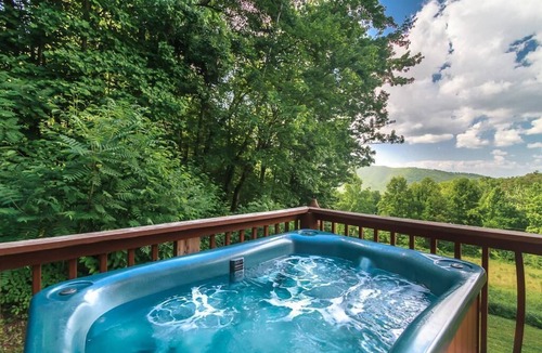 Cosby Cabin | SPARROWS NEST! COME ENJOY THE SERENITY & MOUNTAIN BEAUTY!