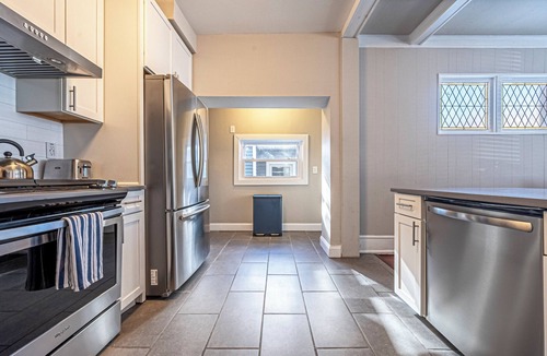 Atlantic City House | Speakeasy, Hot tub, 1920s Family Beach Home, Decked Out Home. Steps to Beach and Boardwalk