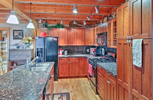 Belle Fourche House | Spearfish Home on 40 Acres w/Private Lake!