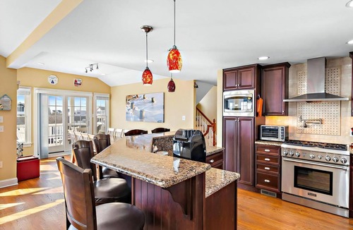 Beach Haven House | SPECTACULAR 6 BEDROOM HOME ON THE OCEANBLOCK IN BEACH HAVEN! HOT TUB!