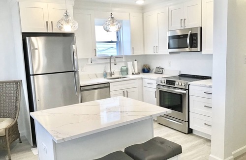 South End House | Spectacular Pet's ok. Cottage Sleeps 9