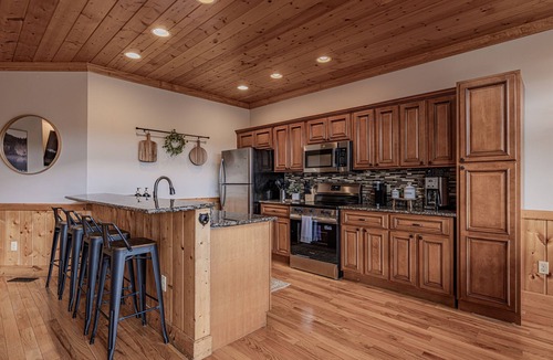 Caton Cabin | Splash Pool-Game Room & Xbox-Hot Tub-Prime Location