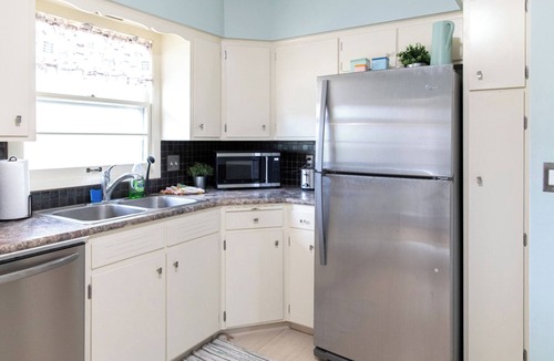 South Central Omaha House | Splendid MidMod -Mid town - enjoyment and comfort