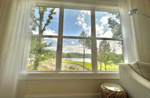 Cedar Bluff House | Spring Getaway to "Stilts" Lake, Pool, Hottub, kayaks, firepit, countless fun