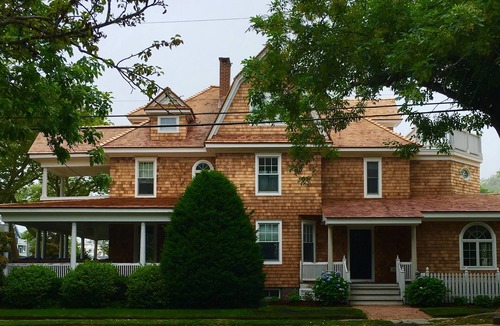 Spring Lake House | SPRING LAKER 6 bedroom wrap around porch 2 blocks to beach 1 block to town