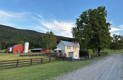 Fishers Hill House | Springhouse Cottage at 200-Acre Shenandoah River Retreat Mountain & River Views