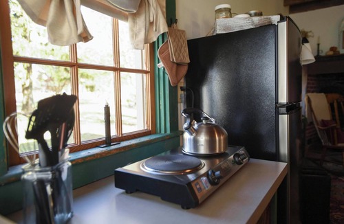 Steelville Cottage | Spruce Edge Guest House