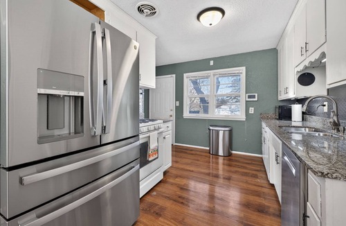 Highland House | St Paul Retreat: Fireplace & Pet-Friendly