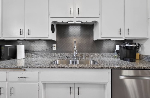 Highland House | St Paul Retreat: Fireplace & Pet-Friendly