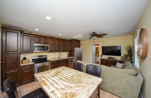 Gold Coast Condo | Stainless Steel appliances, Granite counter tops, Large ceramic tile shower, and Flatscreen TVs.
