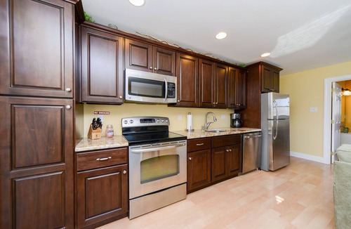 Gold Coast Condo | Stainless Steel appliances, Granite counter tops, Large ceramic tile shower, and Flatscreen TVs.