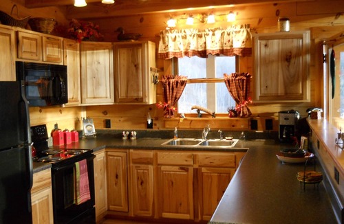 Vilas Cabin | Starry Nights Lodge, Beautiful Views, Hot Tub, Firepit, 15 mins from Boone