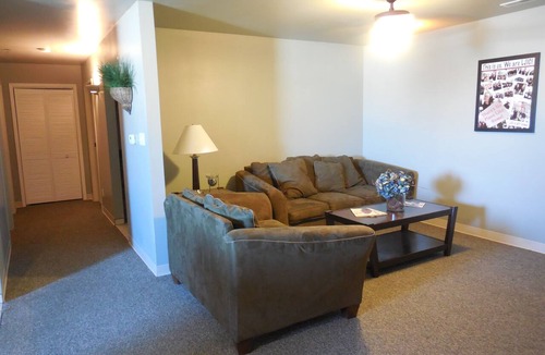 Fort Dodge Apartment | State Softball Tournament Special. Perfect 4-bedroom apartment in Fort Dodge!