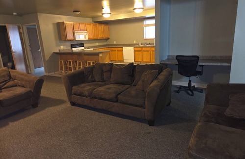 Fort Dodge Apartment | State Softball Tournament Special. Perfect 6-bedroom apartment in Fort Dodge!