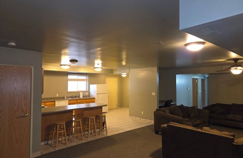 Fort Dodge Apartment | State Softball Tournament Special. Perfect 6-bedroom apartment in Fort Dodge!